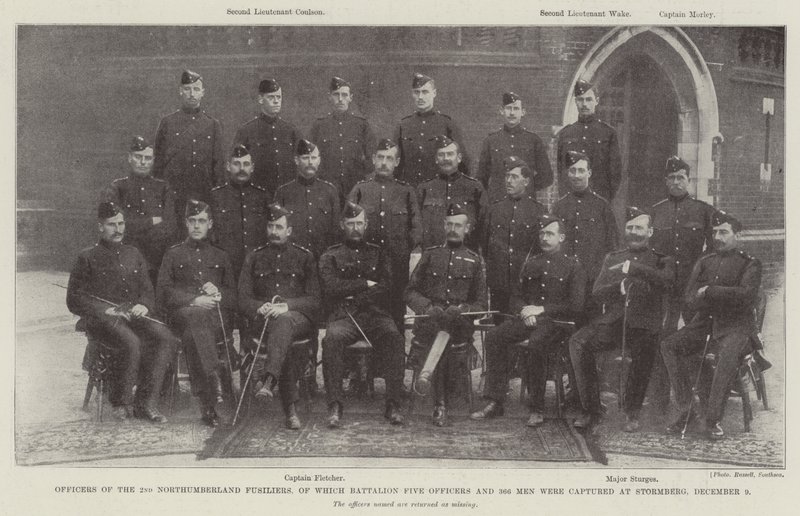 Officerare från 2nd Northumberland Fusiliers, av vilka bataljon fem officerare och 366 män tillfångatogs vid Stormberg, 9 december av English Photographer