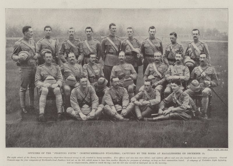Officerare från Fighting Fifth (Northumberland Fusiliers), tillfångatagna av boerna vid Magaliesberg den 13 december av English Photographer