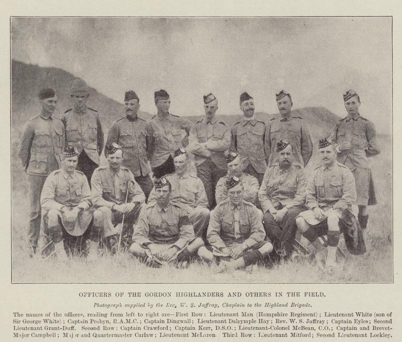 Officerare från Gordon Highlanders och andra i fältet av English Photographer