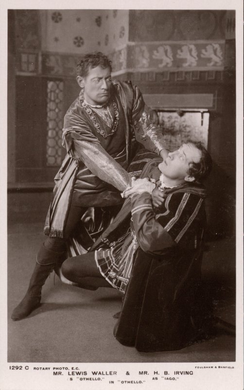 Othello stryper Iago, Lewis Waller och H B Irving (s/v foto) av English Photographer