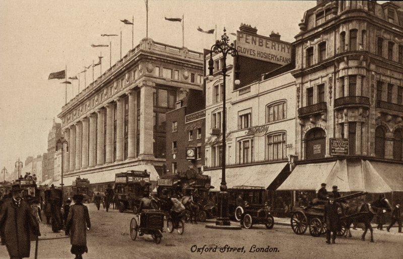 Oxford Street, London, Selfridges (s/v foto) av English Photographer
