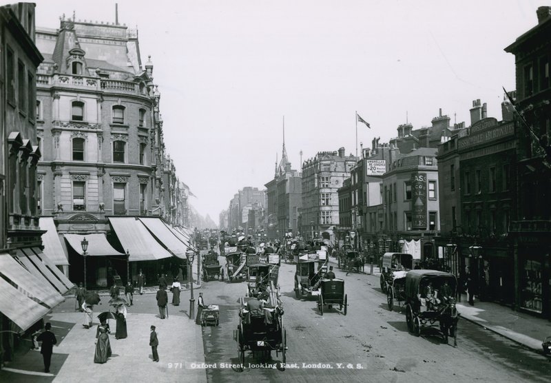 Oxford Street, London, österut av English Photographer
