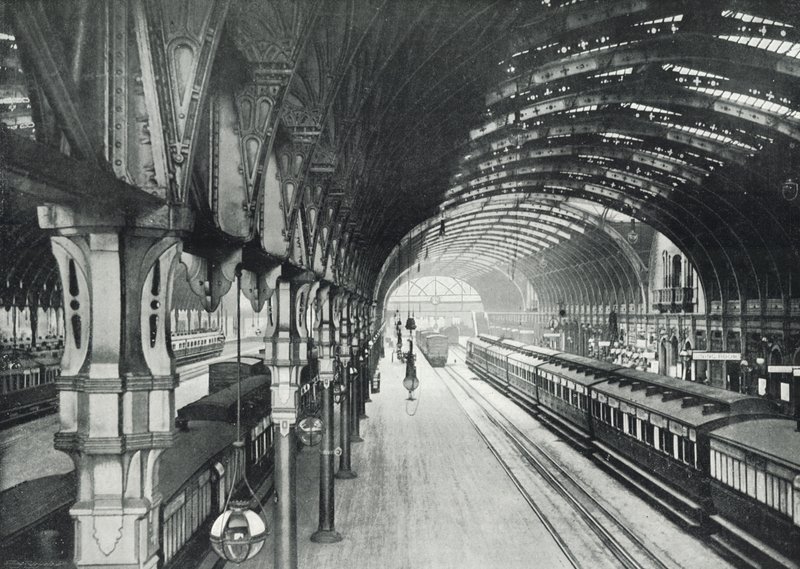 Paddington Station, allmän utsikt över plattformarna (s/v foto) av English Photographer