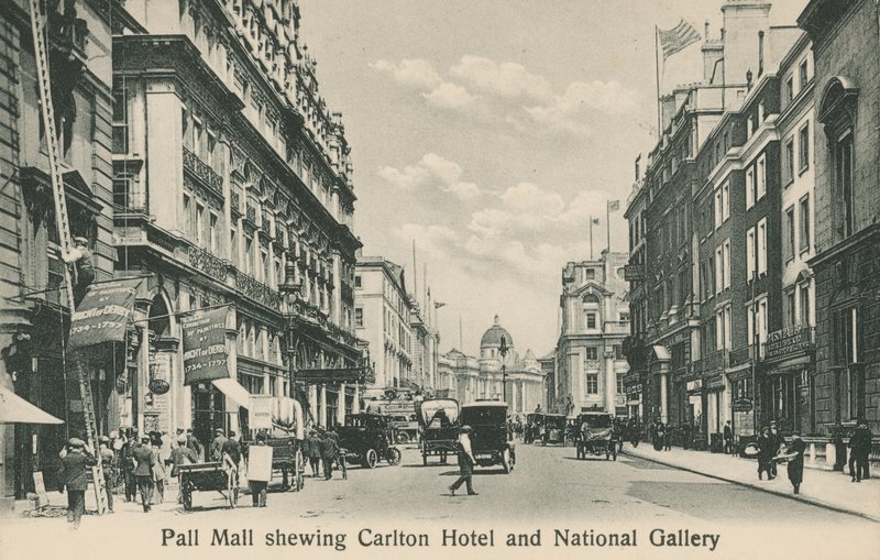 Pall Mall East visar Carlton Hotel and National Gallery av English Photographer