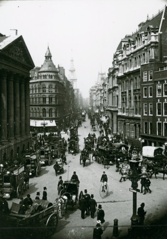 Penny farthing i trafik utanför Mansion House på 1880-talet av English Photographer