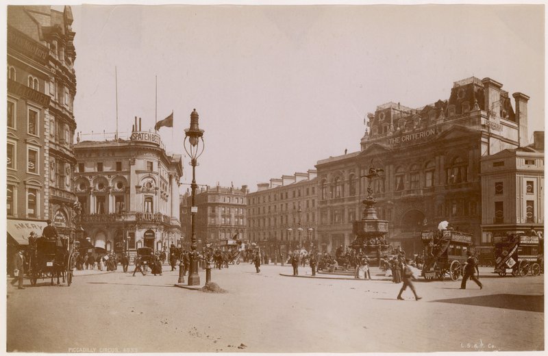 Piccadilly Circus, London av English Photographer
