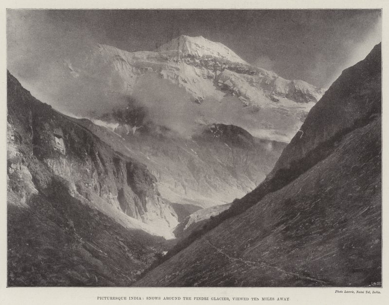 Pittoreska Indien, Snö runt Pindri-glaciären, sett tio mil bort av English Photographer