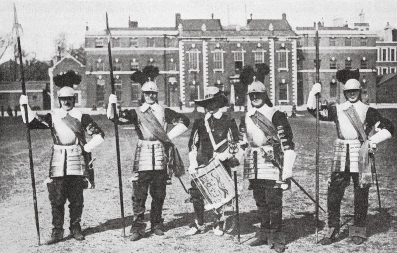 Pikenerare från det hedervärda artillerikompaniet, London (svartvitt foto) av English Photographer