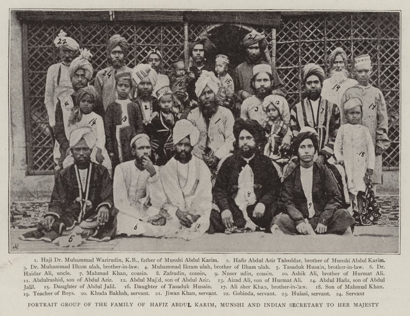Porträttgrupp av familjen Hafiz Abdul Karim, Munshi och Indiens sekreterare till hennes majestät av English Photographer
