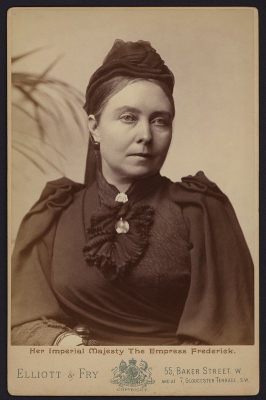 Porträtt, Victoria, Princess Royal, som var gift med kejsar Fredrik III av Tyskland (s/v foto) av English Photographer
