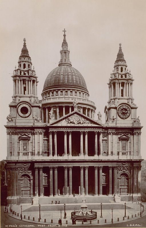 Vykort av västra framsidan av St Pauls Cathedral av English Photographer