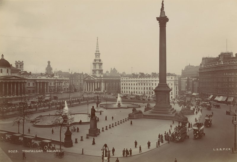 Vykort med en bild av Trafalgar Square av English Photographer