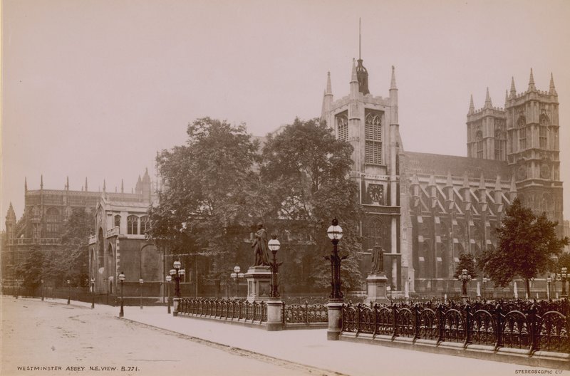 Vykort med en bild av den nordöstra utsikten över Westminster Abbey av English Photographer