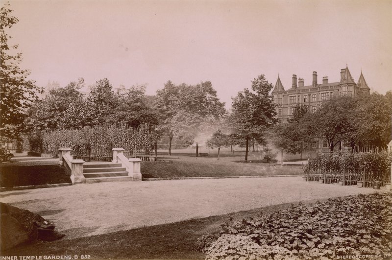 Vykort med Inner Temple Gardens av English Photographer