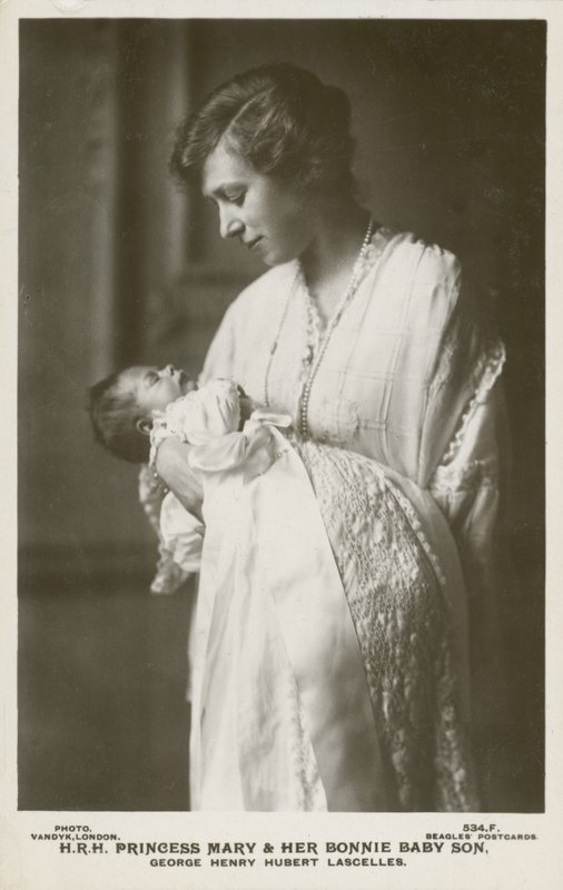Prinsessan Mary, Viscountess Lascelles, med sin äldsta son, George av English Photographer