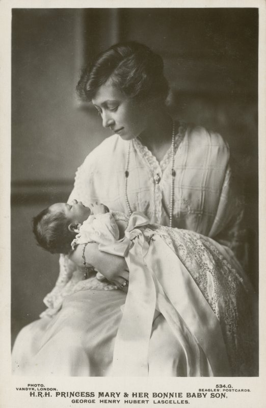 Prinsessan Mary, Viscountess Lascelles, med sin äldsta son, George av English Photographer