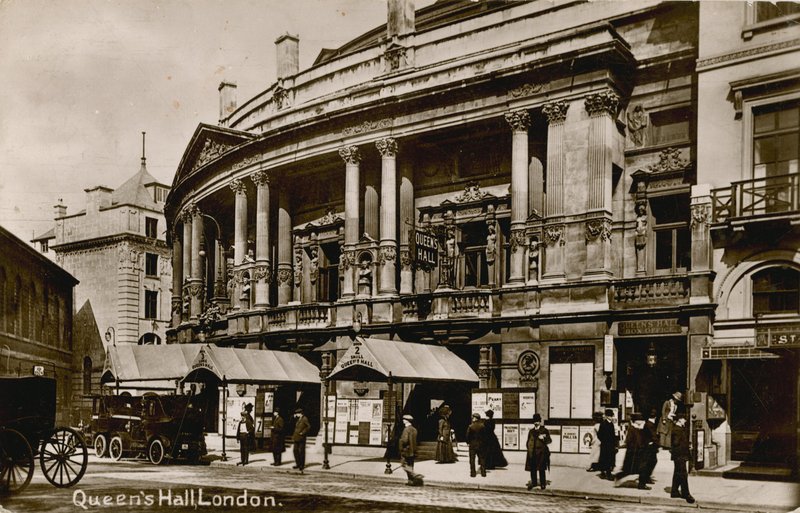 Queens Hall, Langham Place, London maj 1902 av English Photographer