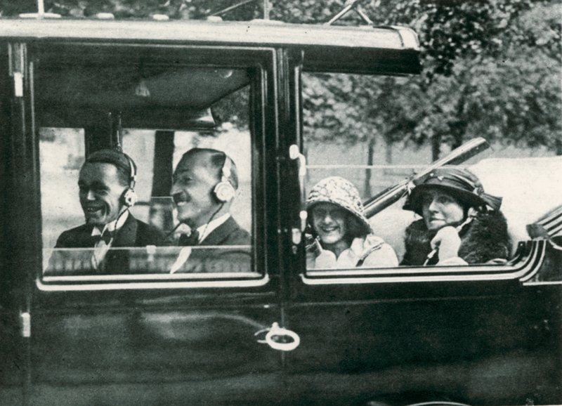Radio på vägen, 1923 av English Photographer