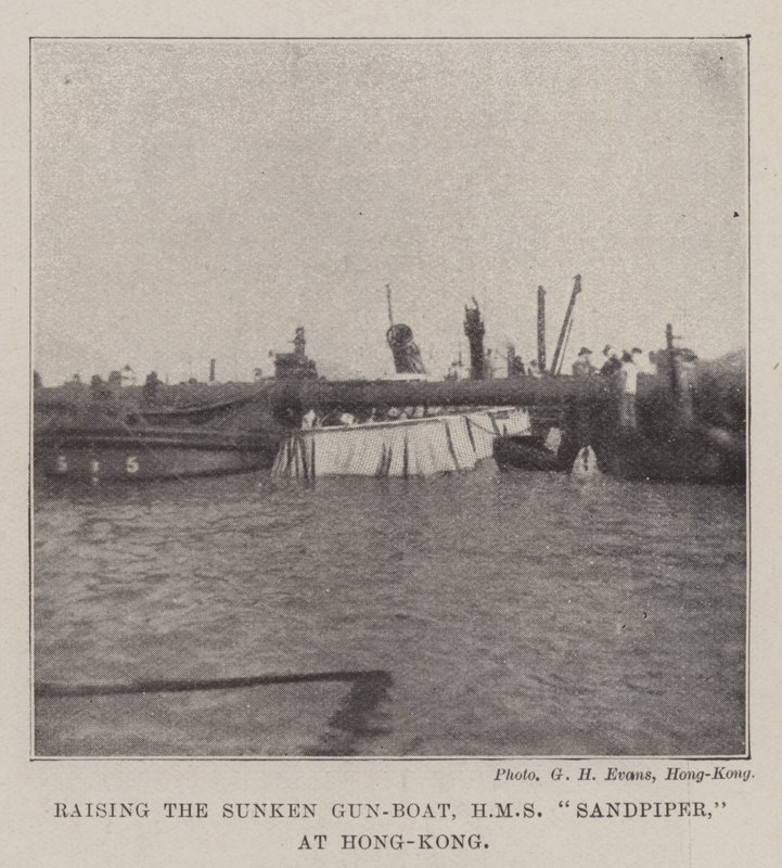 Resning av Sunken Gun-Boat, HMS Sandpiper, i Hong-Kong av English Photographer