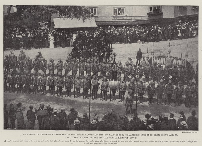 Mottagning på Kingston-on-Thames av Service Corps of the 2nd East Surrey Volunteers återvände från Sydafrika, borgmästaren välkomnade männen vid kröningsstenen av English Photographer