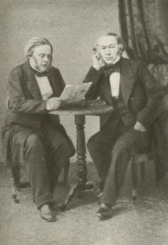 Richard Cobden (vänster) och John Bright (höger) (s/v foto) av English Photographer