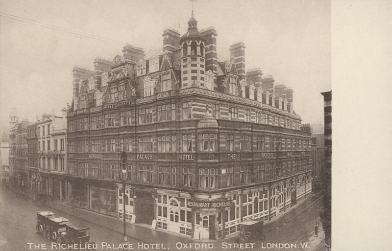 Richelieu Palace Hotel, Oxford Street, London W (s/v foto) av English Photographer
