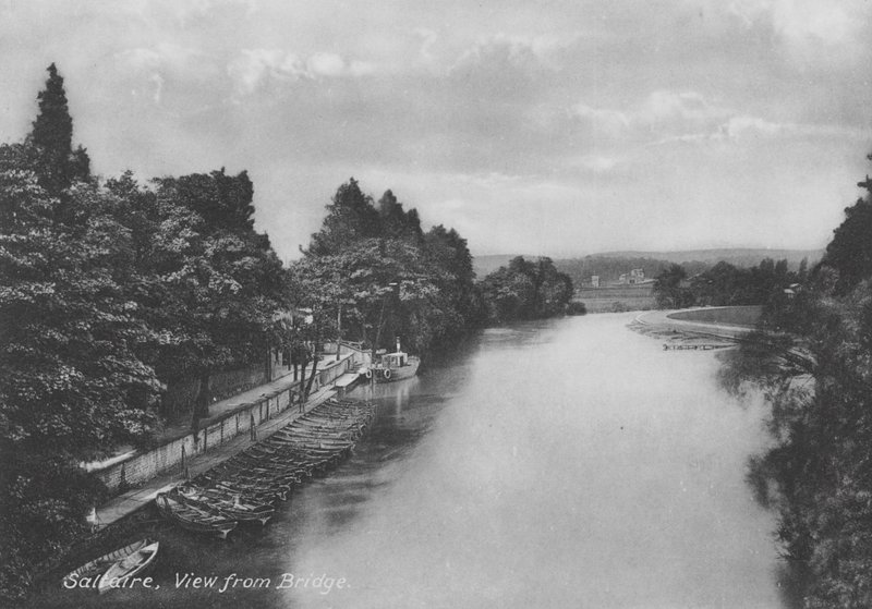 Saltaire, utsikt från bron (s/v foto) av English Photographer