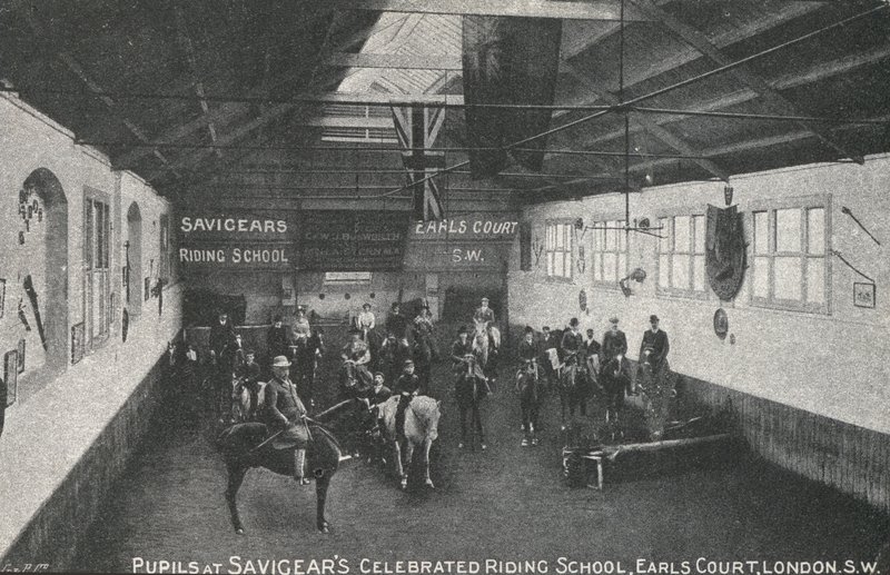 Savigears ridskola, Earl