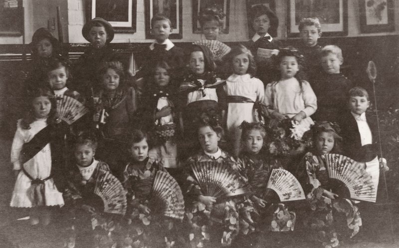 Skolbarn, Norfolk, tidigt 1900-tal (svartvitt foto) av English Photographer