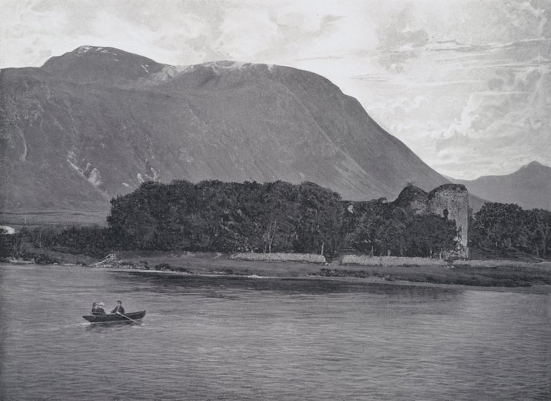Skottland: Ruins of Inverlochy Castle, Ben Nevis (s/v foto) av English Photographer