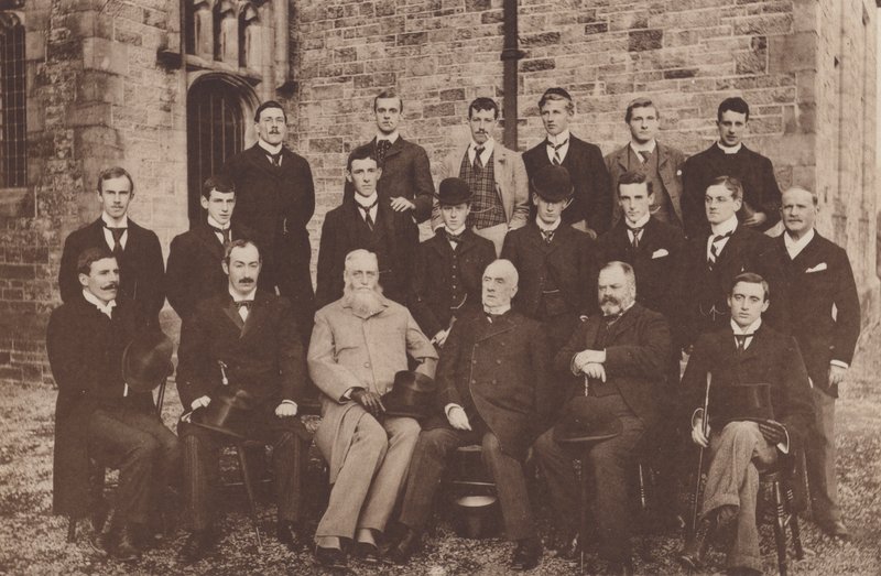 Sedbergh: Grupp av gamla Sedberghians (s/v foto) av English Photographer
