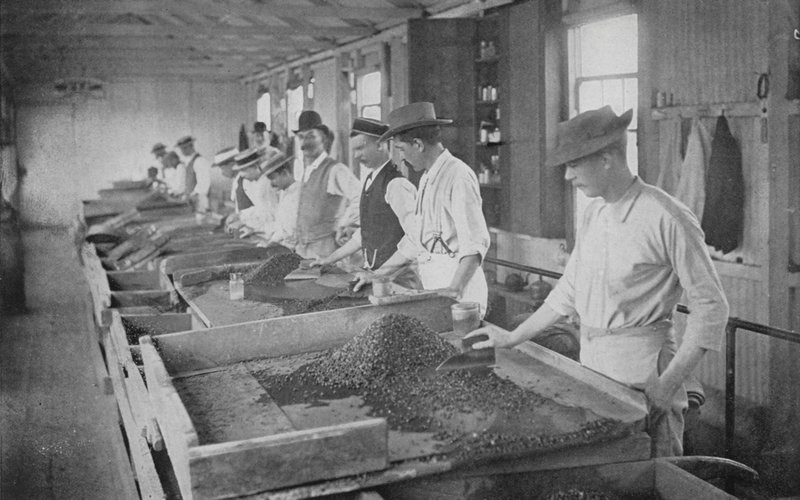 Sydafrika: Searching Tables, De Beers Diamond Mines, Kimberley (s/v foto) av English Photographer