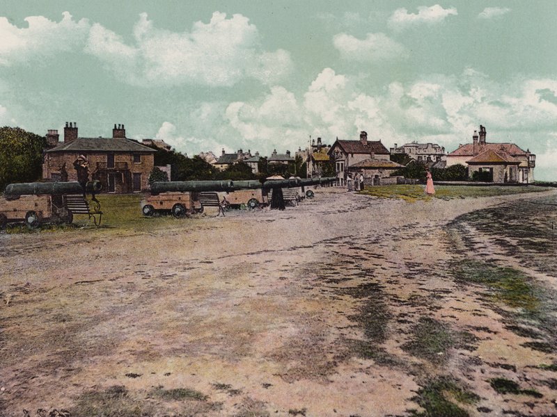 Southwold, Suffolk: Gun Hill (färgat foto) av English Photographer