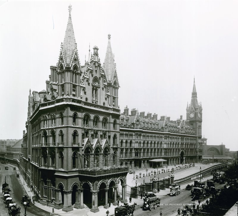 St Pancras järnvägsstation; fotografi från april 1899 av English Photographer