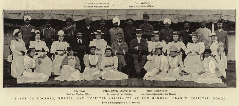 Personal av läkare, sjuksköterskor och sjukhusassistenter vid General Plague Hospital, Poona av English Photographer
