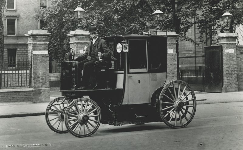 Taxibilar - Elektriska, 1897-1900 av English Photographer