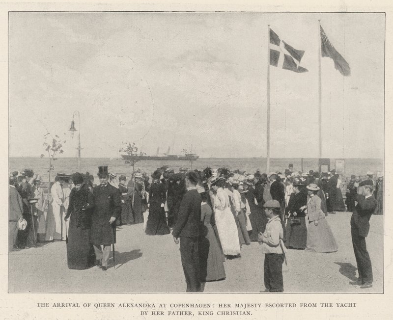 Drottning Alexandras ankomst till Köpenhamn, hennes majestät eskorterad från yachten av hennes far, kung Christian av English Photographer