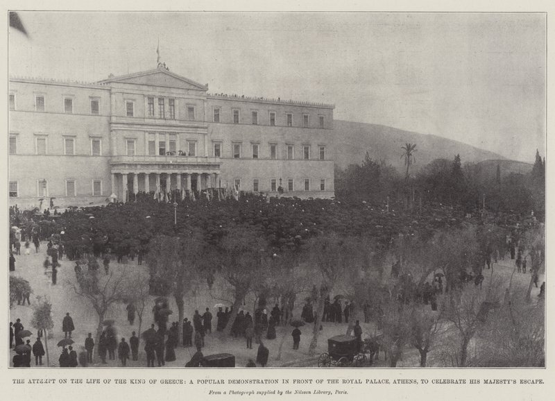 Försöket på kungen av Greklands liv, en populär demonstration framför det kungliga palatset, Aten, för att fira Hans Majestäts flykt av English Photographer