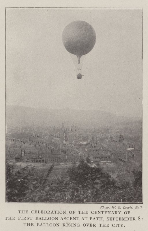 Firandet av hundraårsminnet av den första ballonguppstigningen i Bath, 8 september, ballongen stiger över staden av English Photographer
