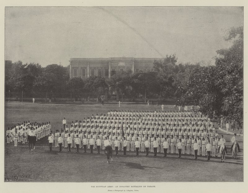 Den egyptiska armén, en infanteribataljon på parad av English Photographer