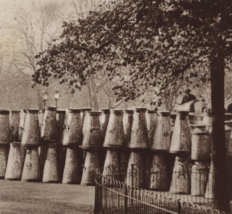 Generalstrejken 1926, mjölkdepån i Hyde Park London av English Photographer