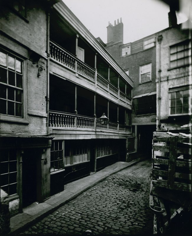 The George, Southwark av English Photographer