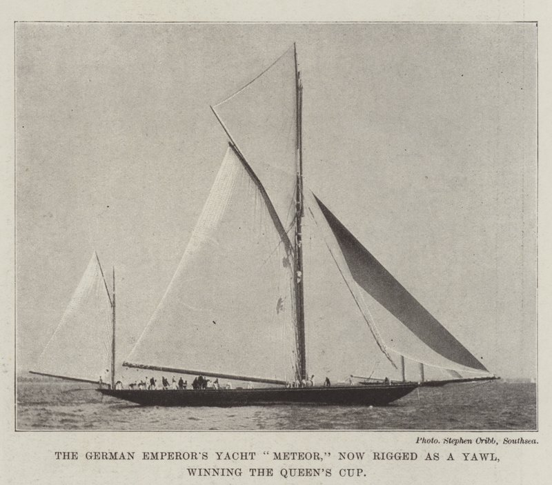 German Emperors Yacht Meteor, nu riggad som en Yawl, vinner Queens Cup av English Photographer