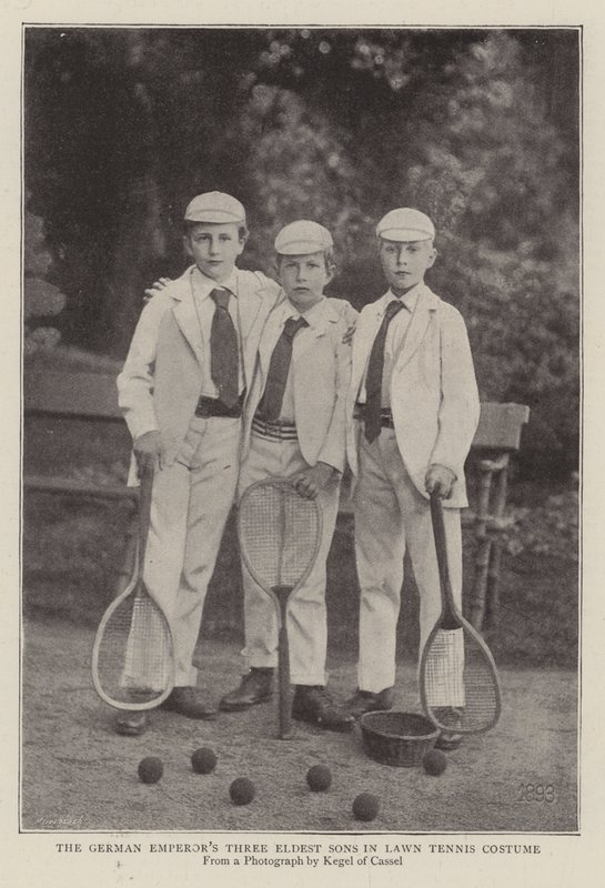 De tyska kejsarna tre äldsta söner i Lawn Tennis kostym av English Photographer