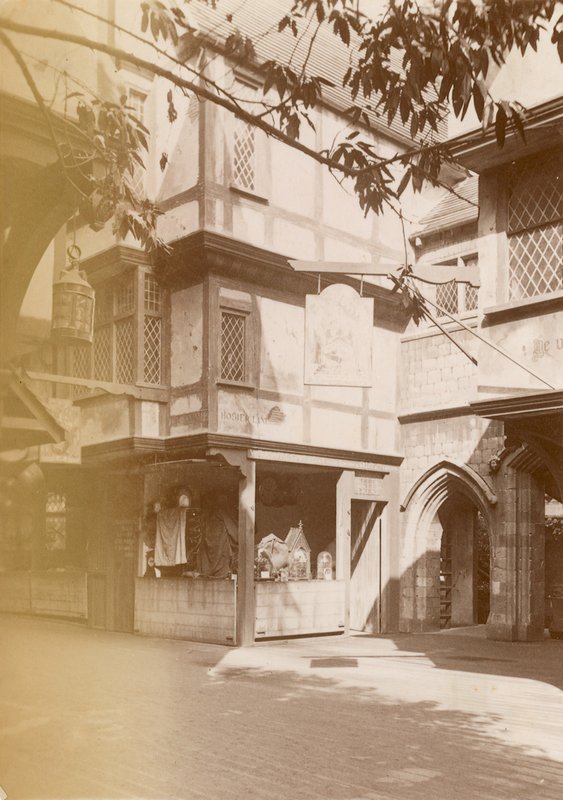 The International Health Exhibition at South Kensington: Reproduction of London in the Olden Time av English Photographer