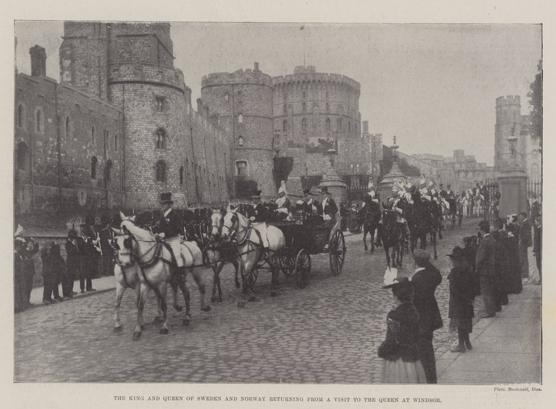 Kungen och drottningen av Sverige och Norge återvänder från ett besök hos drottningen i Windsor av English Photographer