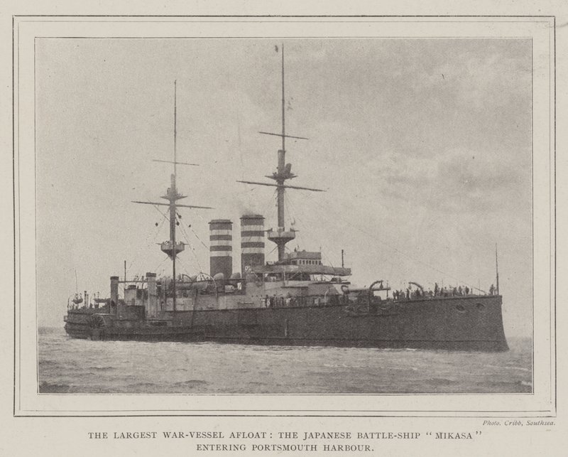Det största krigsfartyget flytande, det japanska stridsfartyget Mikasa kommer in i Portsmouths hamn av English Photographer