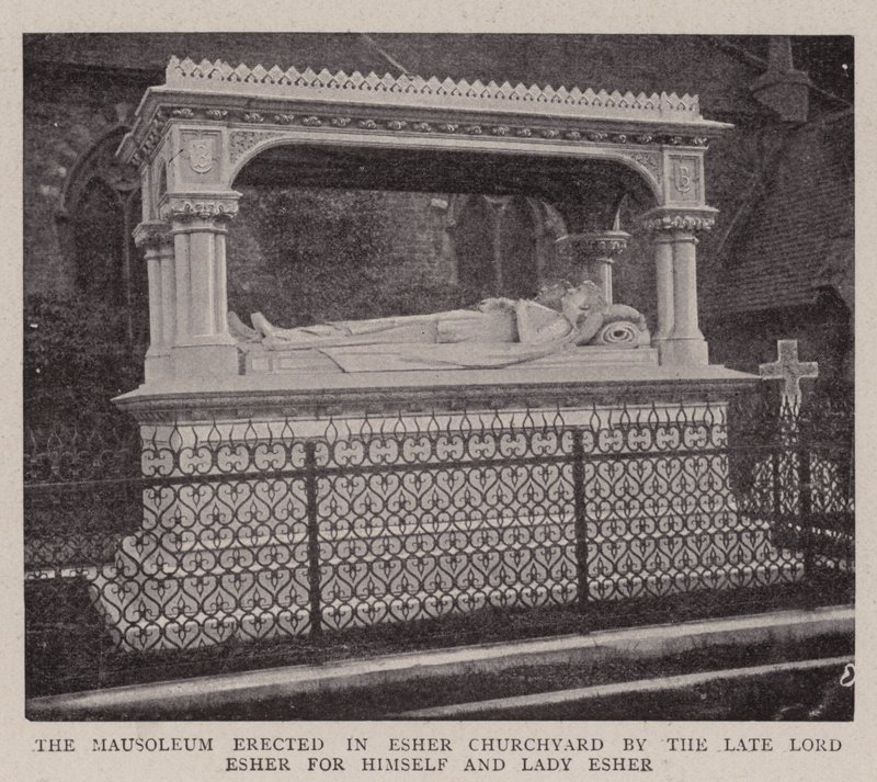 Mausoleet som uppfördes i Esher Churchyard av den framlidne Lord Esher för honom själv och Lady Esher av English Photographer