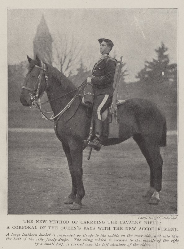 Den nya metoden att bära kavallerigeväret, en korpral i Queens Bays med det nya redskapet av English Photographer