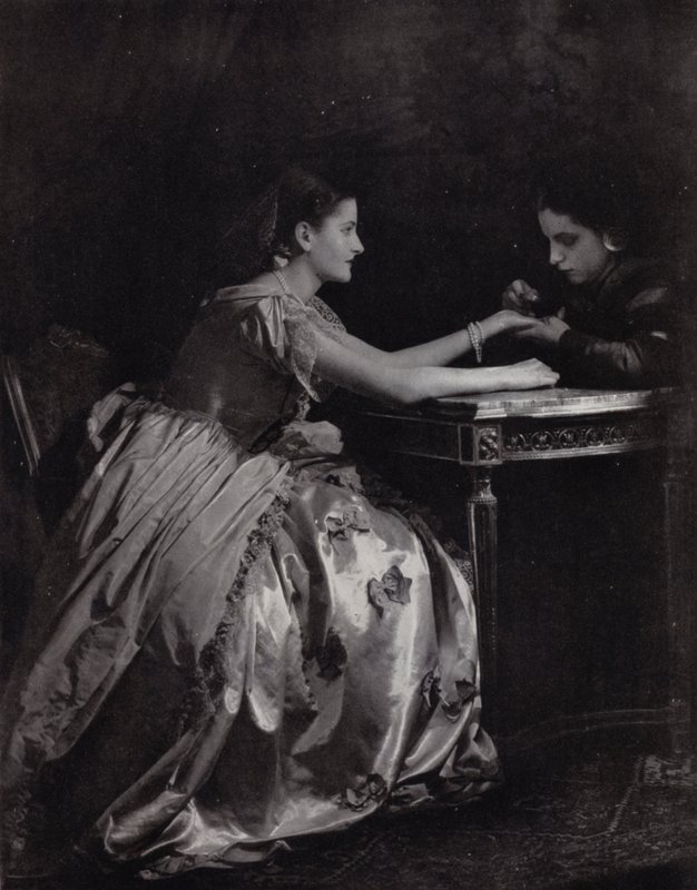 The Palmist (s/v foto) av English Photographer